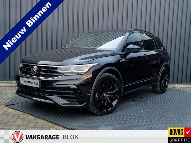 Volkswagen Tiguan 1.5 TSI R-Line Business+ | Trekhaak wegkl. | 20'' | Side Assist | Elk. A-klep | IQ...