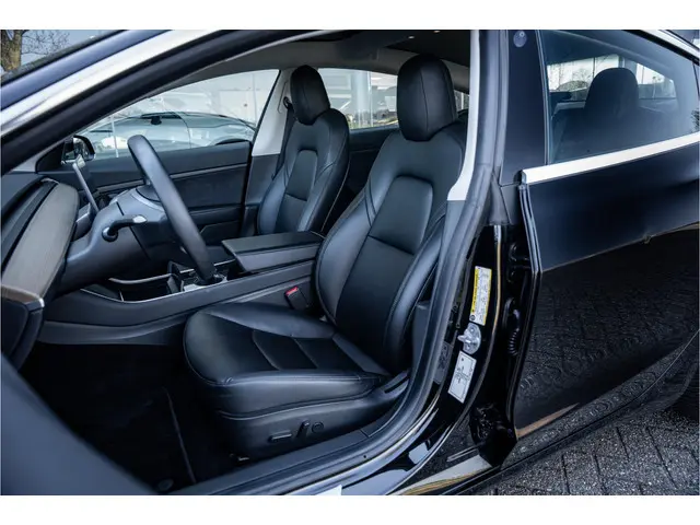 Tesla Model 3 Standard RWD Plus 60 kWh ** Autopilot ** SOH 88,6% ** Trekhaak