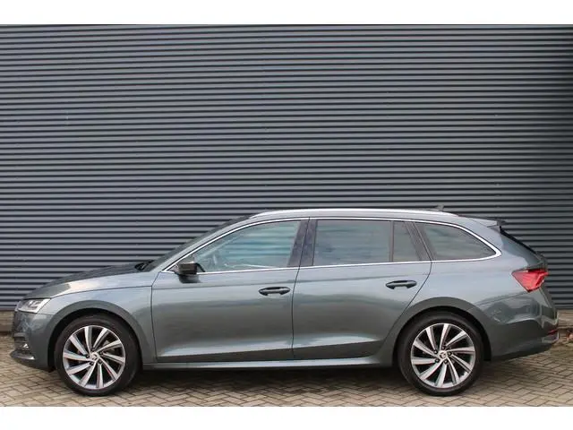 ŠKODA Octavia Combi 1.5 e-TSI Business Plus Full-Led Camera 18''LMV Navigatie