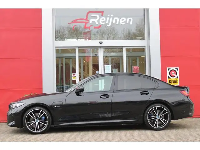 BMW 3-serie 330e 292PK xDRIVE M SPORT | PANORAMISCH SCHUIF/KANTEL DAK | M-SPORT PRO-PAKKET | M-SPORT...