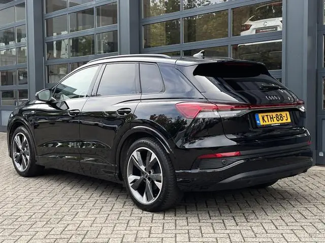 Audi Q4 e-tron 45 quattro S-Line Edition 82 kWh | SOH 100% | Trekhaak | Panoramadak | Warmtepomp