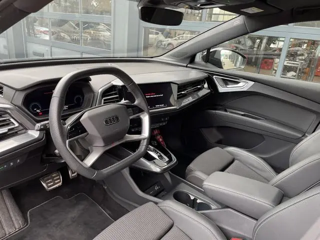 Audi Q4 e-tron 45 quattro S-Line Edition 82 kWh | SOH 100% | Trekhaak | Panoramadak | Warmtepomp