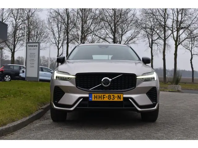 Volvo XC60 T6 AWD 350PK Plug-in Hybrid Plus Dark | Trekhaak | All seasons | 360 Camera | Panodak | A...