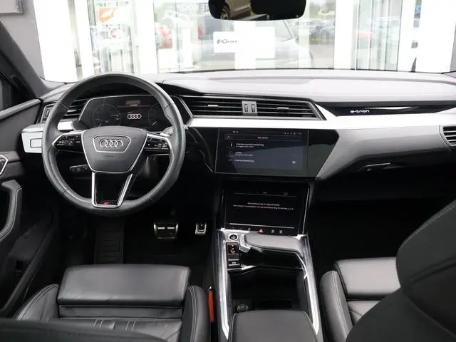 Audi Q8 e-tron 55 quattro S Edition 115 kWh | Pano dak | 22" | Adaptive CC |
