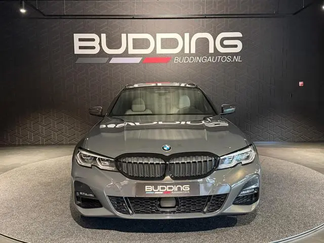 BMW 3-serie Touring 330e xDrive High Exe | M-sport | Dravitgrau | Pano | Trekhaak | Memory