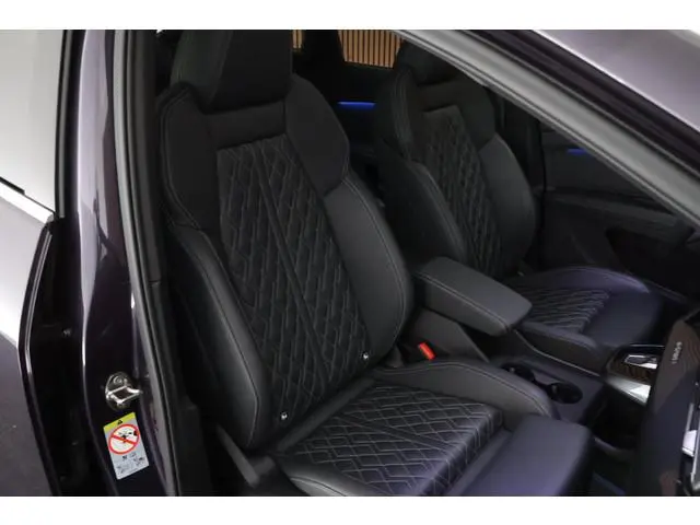 Audi Q4 e-tron 40 204pk S edition 77 kWh SOH 93% RS Zetels Memory Trekhaak Camera Panoramadak HUD Ca...