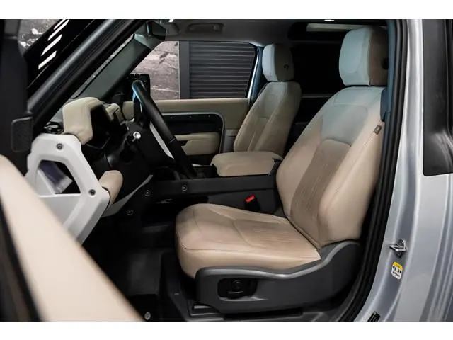 Land Rover Defender 90 3.0 D250 90 X-Dynamic SE *Meridian / HUD / Memory / Keyless / Surround-view /...