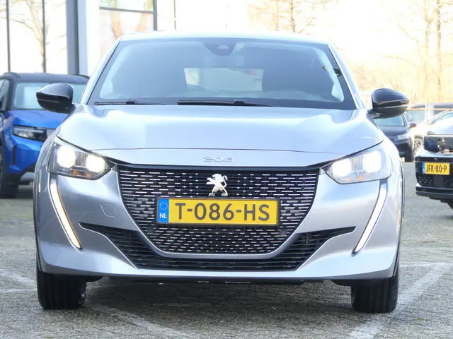 Peugeot e-208