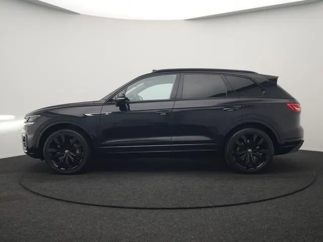 Volkswagen Touareg 3.0 TSi 4MOTION R PHEV 462pk Dealer O.H. | Luchtvering | Trekhaak Af Fabriek | Pa...