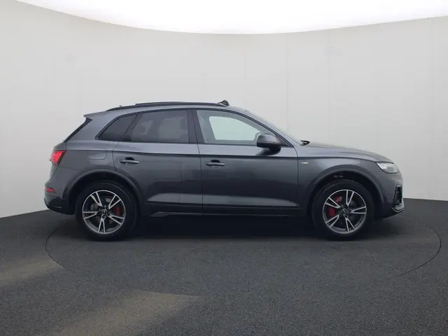 Audi Q5 55 TFSIe 270kW/367PK quattro S Line · Panoramadak · Apple/Android Car Play · Camera · Leder/...
