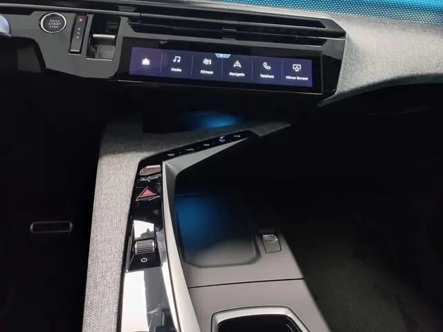 Peugeot e-3008