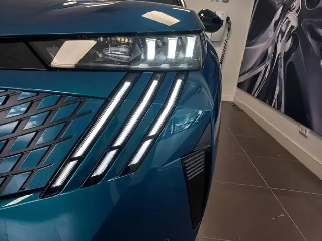 Peugeot e-3008