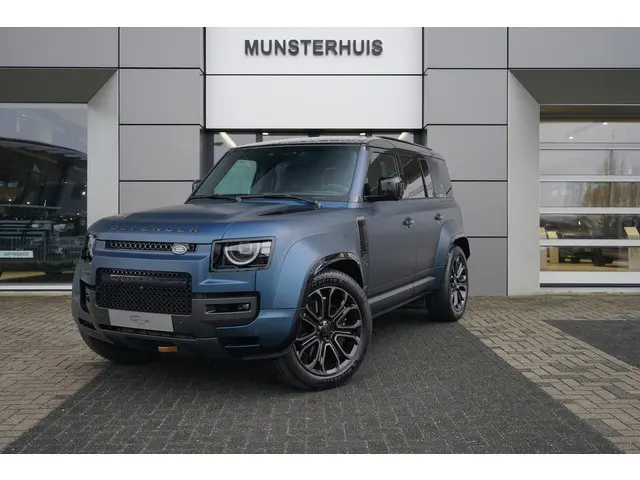 Land Rover Defender 110 4.4 P635 110 Octa | Elektrische trekhaak | Chopped Carbon | Koelvak |