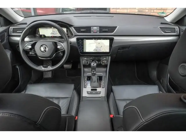Skoda Superb Combi iV | Panoramadak | Trekhaak | Leder | Camera