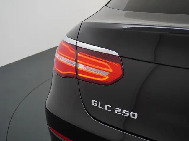 Mercedes-Benz GLC-klasse Coupé 250 4MATIC AMG line | Schuifdak 360 Camera