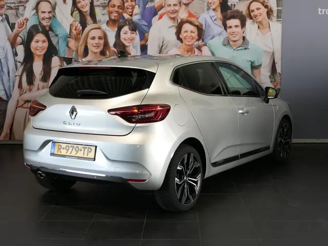 Renault Clio 1.0 TCe 90 Techno - Dealer onderhouden - 17" LMV - Groot scherm - Allseasons