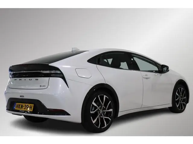 Toyota Prius Plug-in Hybrid 220 Executive, Blind Spot, Apple Carplay & Android Auto, Stoel & Stuur v...