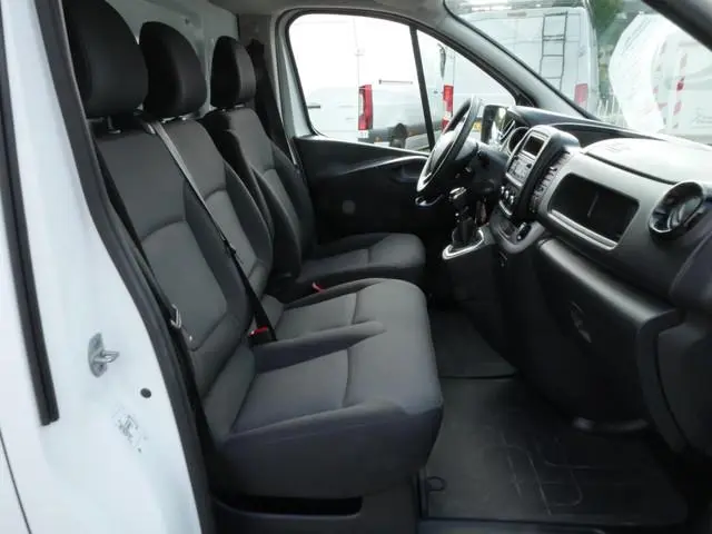 Nissan NV300