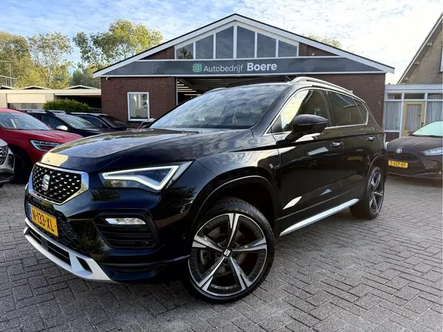 SEAT Ateca 1.5 TSI Xperience Business Intense Panoramadak, Trekhaak, 19''Lmv
