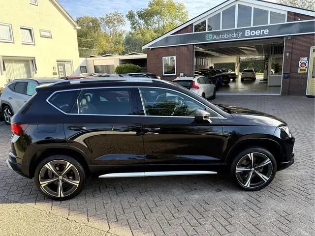 SEAT Ateca 1.5 TSI Xperience Business Intense Panoramadak, Trekhaak, 19''Lmv