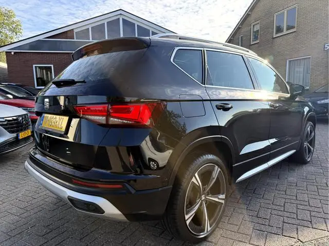 SEAT Ateca 1.5 TSI Xperience Business Intense Panoramadak, Trekhaak, 19''Lmv