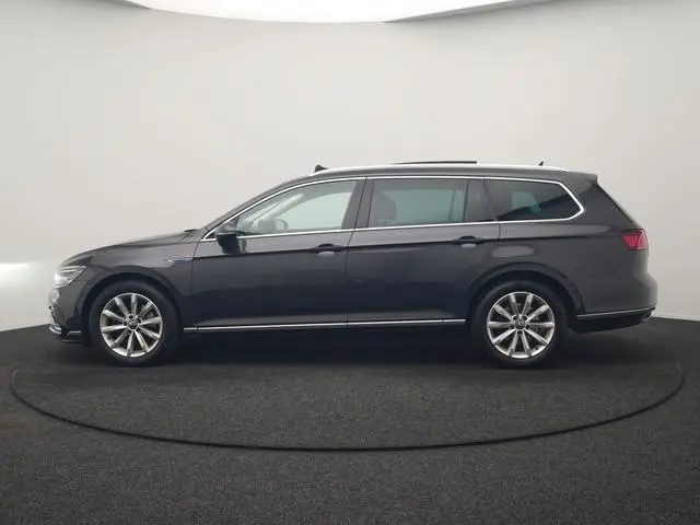 Volkswagen Passat 1.4 TSI GTE Business PHEV 218pk Dealer O.H. | Trekhaak Af Fabriek | Panodak | Adap...