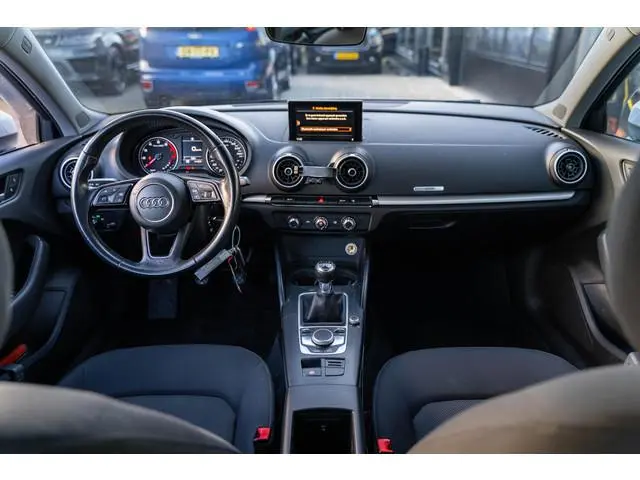 Audi A3 Sportback 1.0 TFSI Koplampreiniging Airco 16"L.M. Radio/CD Multifunctioneel stuurwiel