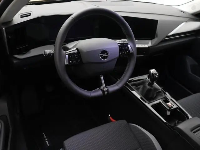 Opel Astra 1.2 Edition | 110pk | 18" Lichtmetalen Velgen | Parkeersensoren | Demo |