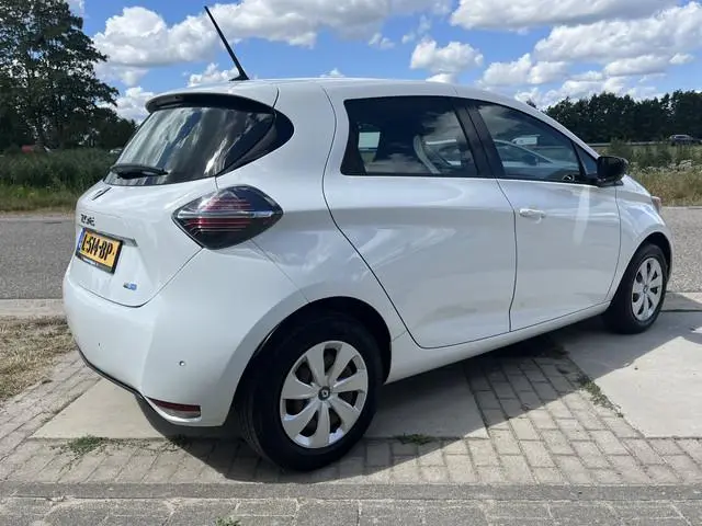 Renault ZOE R110 Life 52 kWh / Koopbatterij  / Parkeerhulp. Achter / Navigatie /