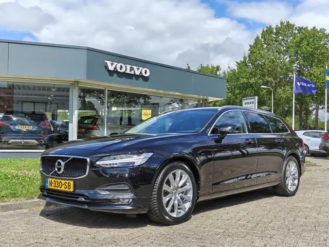 Volvo V90 191PK T4 Momentum | BLIS | Carplay | ACC | Trekhaak | Camera Achter | Voorstoelen Verwarmd...