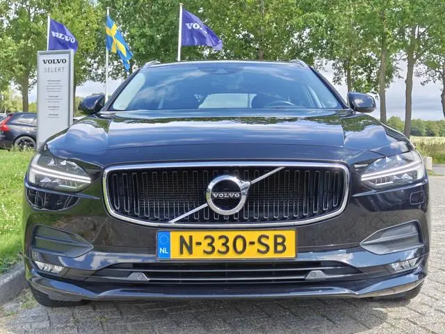 Volvo V90 191PK T4 Momentum | BLIS | Carplay | ACC | Trekhaak | Camera Achter | Voorstoelen Verwarmd...