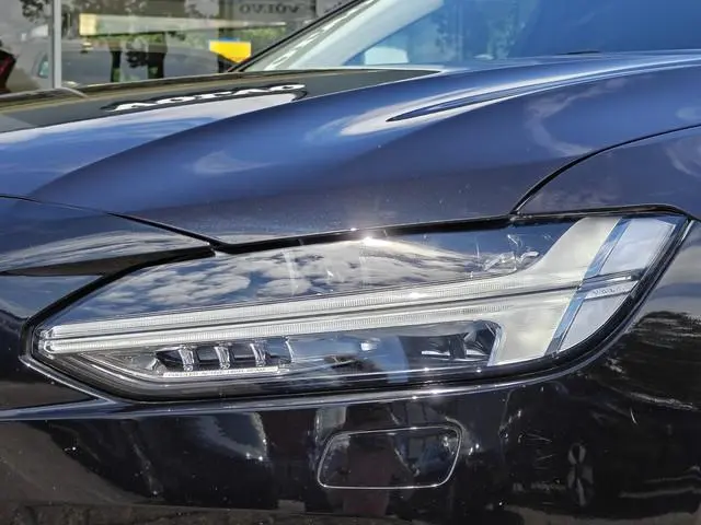 Volvo V90 191PK T4 Momentum | BLIS | Carplay | ACC | Trekhaak | Camera Achter | Voorstoelen Verwarmd...