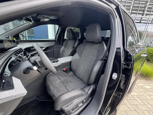Peugeot e-3008
