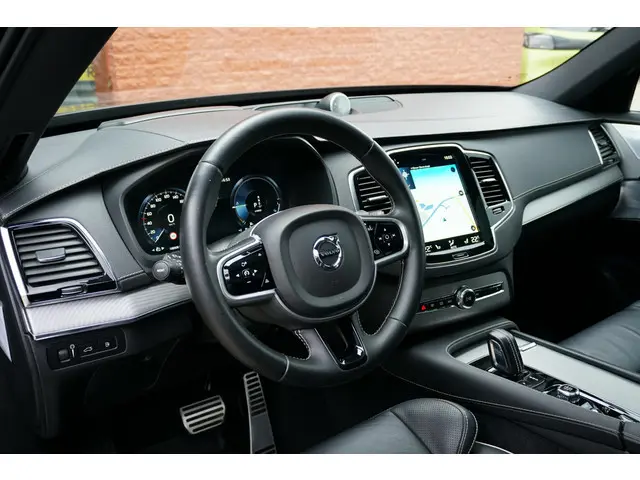 Volvo XC90 2.0 T8 Recharge AWD R-Design 7 PERS. + LUCHTVERING / B&W AUDIO / 360 CAMERA