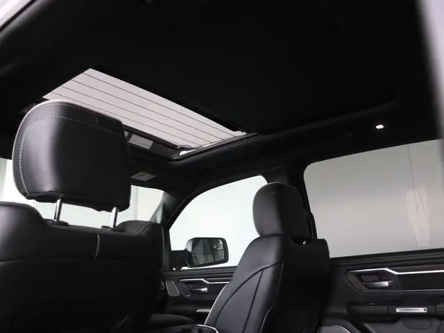 Dodge Ram 1500 3.0 Crew Cab Laramie Premium | Luchtvering | Head Up | 360 Camera | Pass scherm |