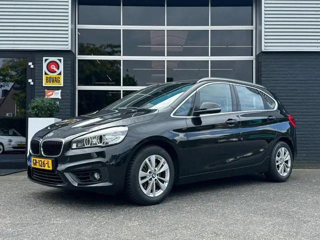 BMW 2-serie Active Tourer 218i Essential, Automaat, Bluetooth, Cruise, Navi, Trekhaak, PDC, NAP