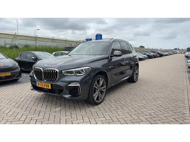 BMW X5 M50d High Executive GRIJS KENTEKEN M-PAKKET NIEUWSTAAT I 22" I Pano I Leder I Head-Up I Winte...