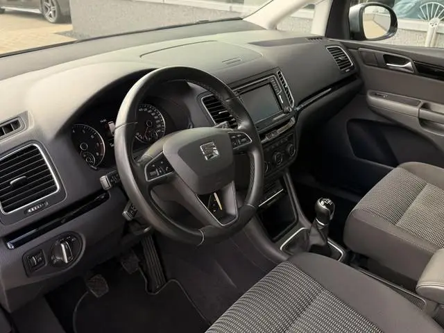 SEAT Alhambra 1.4 TSI Style | Elek. Trekhaak | Cruise | Achteruitrijcamera | Stoelverwarming | 7 Per...