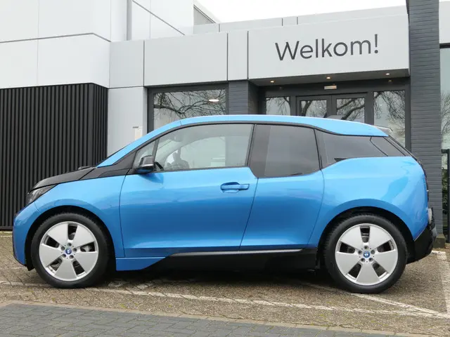 BMW i3 High Voltage Edition 94Ah 33 kWh | Stoelverwarming | Harman Kardon | 100% elektrisch