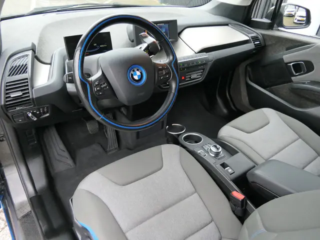BMW i3 High Voltage Edition 94Ah 33 kWh | Stoelverwarming | Harman Kardon | 100% elektrisch