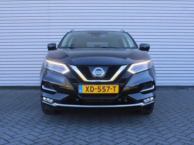 Nissan Qashqai 1.2 Tekna | Trekhaak | 360 Camera | Pano dak | Stoel-/voorruitverwarming | Dodehoek d...