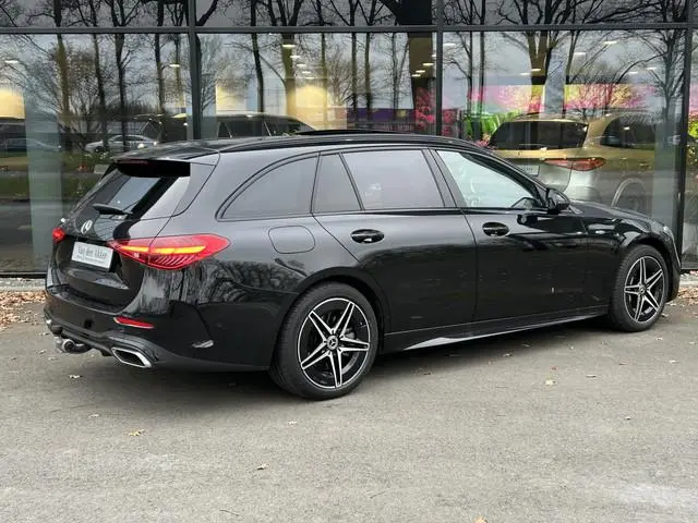 Mercedes-Benz C-klasse 300e AMG Estate // Trekhaak // Panoramadak // Distronic // 360 Camera // Memo...