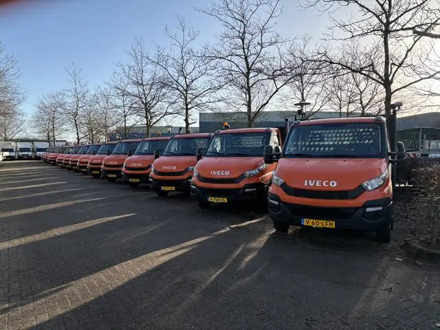 Iveco Daily 35C15 2.3 375 Trekhaak 3500kg Laadklep 500kg Navigatie Open laadbak Pick-up Euro 5 Bpm v...