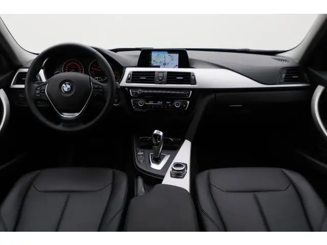BMW 3-serie Touring 318i High Executive Automaat Leer, Climate, Cruise, Navigatie, Bluetooth, Elektr...