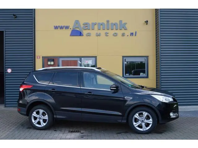 FORD KUGA 1.6 150 pk Titanium Trekhaak, navigatie, lederen bekleding, winterpack.