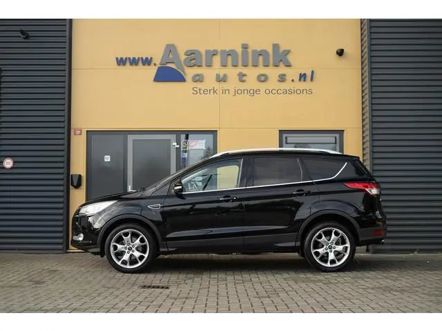 FORD KUGA 1.6 150 pk Titanium Trekhaak, navigatie, lederen bekleding, winterpack.