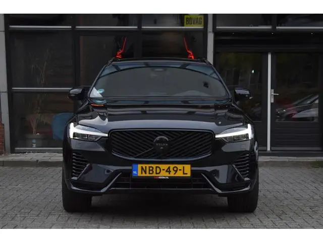 Volvo XC60 2.0 T8 Plug-in-hybrid AWD Ultra Black Edition Facelift Pano Massage Stoelkoeling HUD
