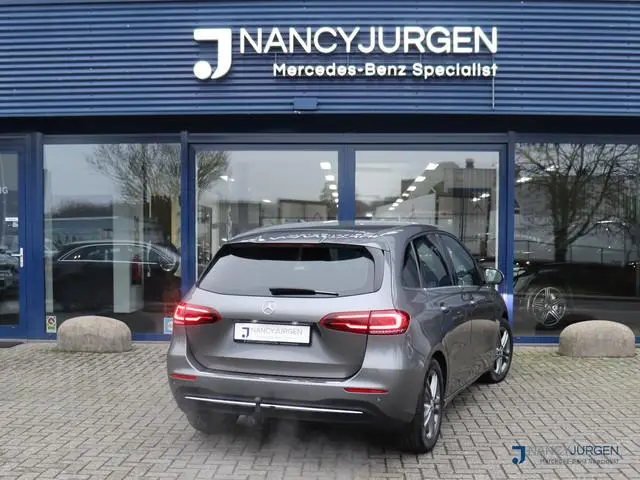 Mercedes-Benz B-klasse 180 Business Solution | Trekhaak | Camera | Parkeerhulp Voor + Achter | Navi...