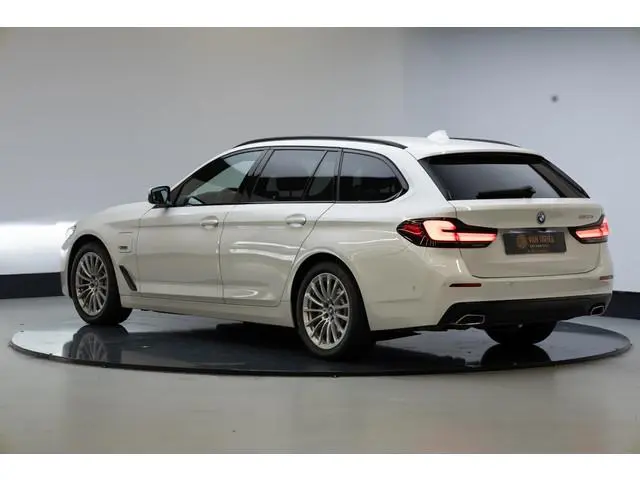 BMW 5-serie Touring 530e Executive | Driving Assistant | ACC | Head Up | Leder | SOH 92,2% |