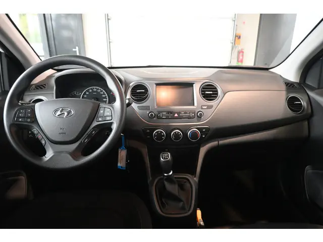 Hyundai i10 1.0i Comfort NAP! Airco Cruise Control Rijklaarprijs! Inruil Mogelijk!